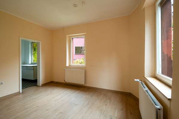 Verwunschenes Klinkerhaus mit großem Garten – sanierungsbedürftiges Liebhaberobjekt — Bild 6 von 8