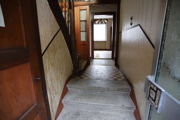 Sanierungsbedürftiges 1-3 Familienhaus mit Scheune & großem Innenhof — Bild 32 von 55