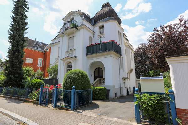 Bürofläche mit Garage in wunderschönen Altbauvilla in Wiesbaden Südost — Bild 2 von 12