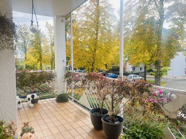 Wohlfühlort: Sonnige 3-Zimmerwohnung mit Tiefgaragenplatz in begehrter Hechtsheimer Feldrandlage — Bild 4 von 14