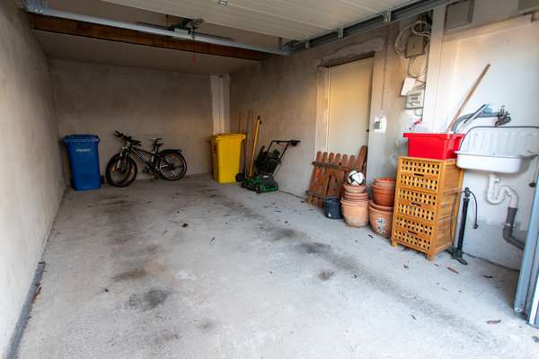 Familienfreundliches Einfamilienhaus auf 2 Ebenen mit großer Terrasse, Garten und Garage — Bild 18 von 18