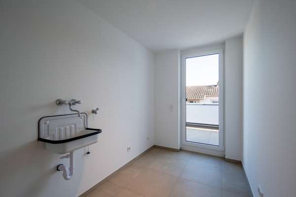 Exklusive barrierefreie Neubau-Penthousewohnung mit 3 Dachterrassen in Altrheinnähe — Bild 24 von 37