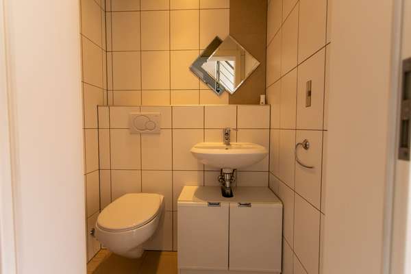 Großzügiges Einfamilienhaus in ländlicher Idylle von Guntersblum! — Bild 4 von 26