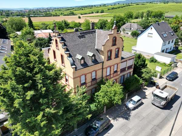 Charmantes Altbau-MFH mit 5 WE in Eltville! Dachgeschosswohnung bereits freigestellt! — Bild 4 von 34