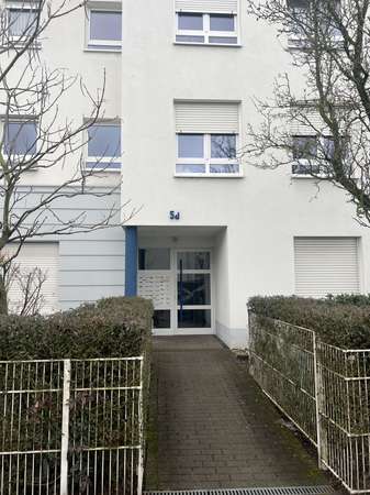 Frühlingsgefühle inklusive – Lichtdurchflutete 2-Zimmer-Wohnung mit Balkon in Frankfurts Osten — Bild 3 von 13