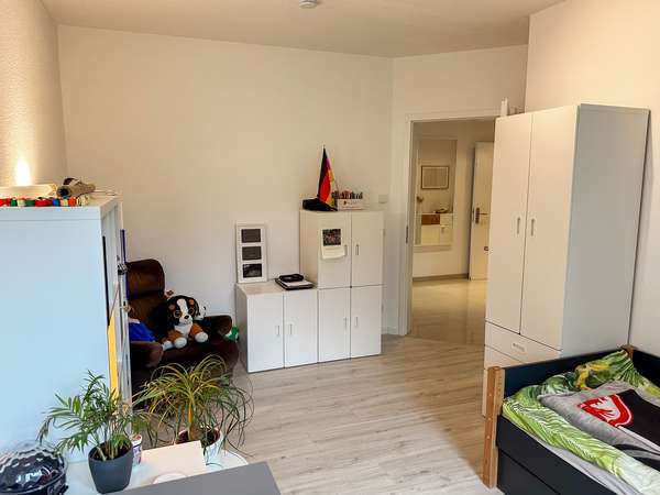 Traumwohnung im 2 Familienhaus mit Dachterrasse + Loggia + Garage — Bild 18 von 20