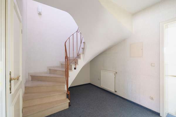 Urbanes Wohnen & ein hohes Maß an Lebensqualität: Charmantes Einfamilienhaus mit Einliegerwohnung — Bild 27 von 31