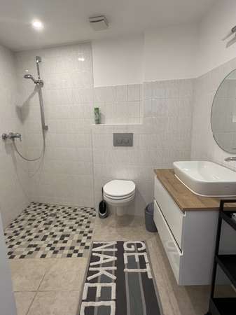 Möbliertes Wohnen auf Zeit: Individuelles Loft in ruhigem Innenhof-5 Min v. Taunusstr. — Bild 10 von 13