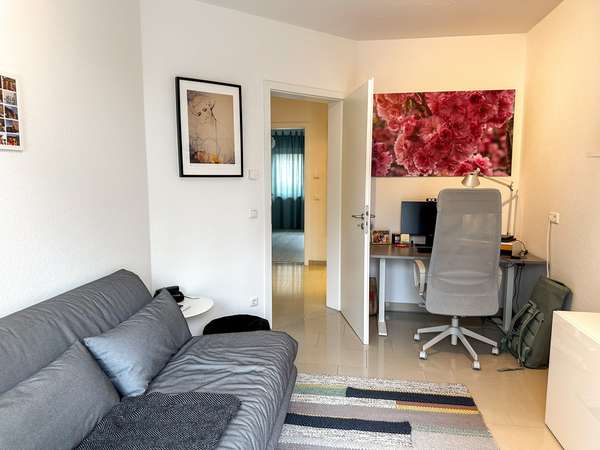 Traumwohnung im 2 Familienhaus mit Dachterrasse + Loggia + Garage — Bild 15 von 20