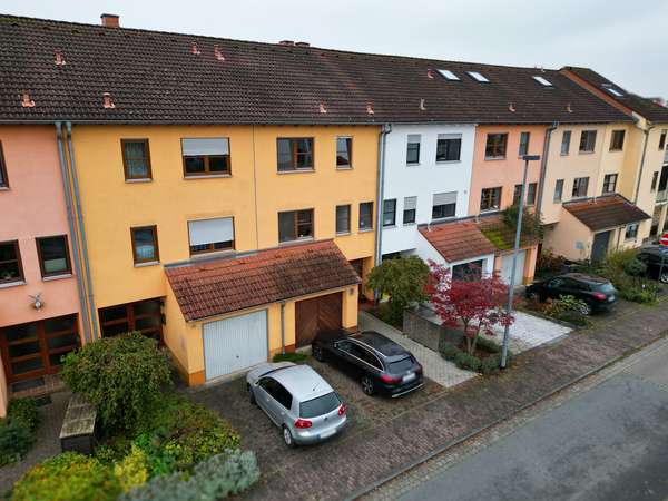 Familienfreundliches Reihenmittelhaus mit Garage in Dietzenbach-Steinberg! — Bild 2 von 26