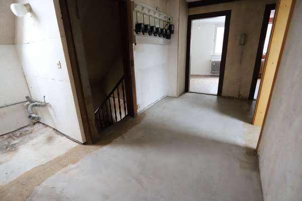 Sanierungsbedürftiges 1-3 Familienhaus mit Scheune & großem Innenhof — Bild 53 von 55