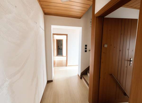 Ein Ort zum Gestalten – Einfamilienhaus mit Dachterrasse in Breckenheim — Bild 9 von 28