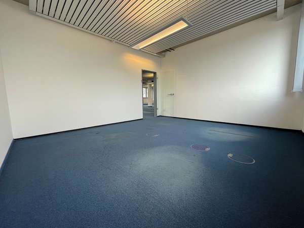 Über 640 qm Bürofläche mit Empfang in Idstein! — Bild 12 von 16