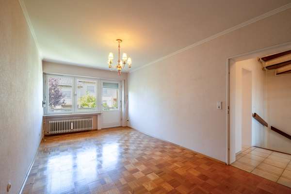 Raumwunder mit ausgebautem Dachgeschoss – Reihenmittelhaus mit Gestaltungspotential — Bild 15 von 32