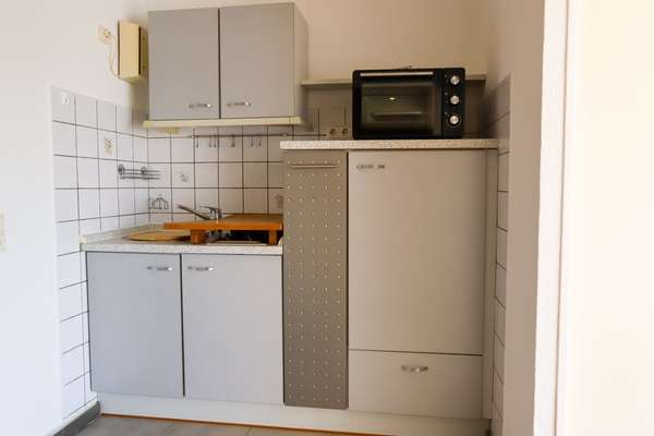 Bezugsfreie 1 Zimmer Wohnung mit traumhafter Dachterrasse — Bild 11 von 16