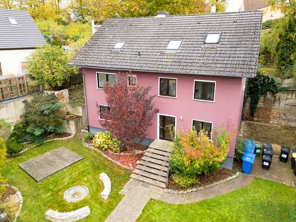 Viel Platz, viele Möglichkeiten: 2 Familienhaus mit großem Gartenparadies — Bild 6 von 32