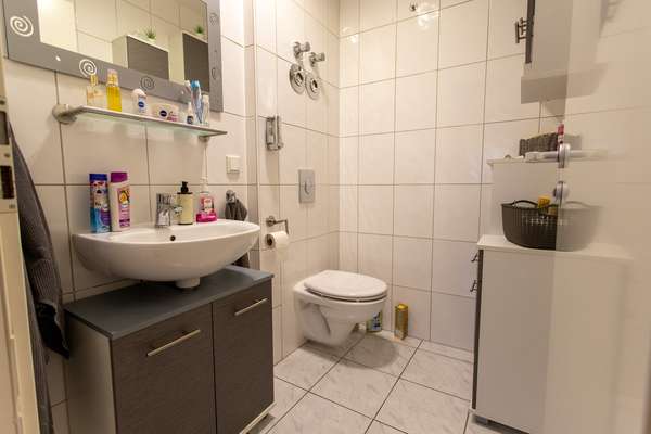 Lichtdurchflutetes Wohnerlebnis in Wiesbaden – 3-Zimmerwohnung mit sonnigem Balkon! — Bild 6 von 19