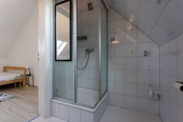 Charmantes Altbau-MFH mit 5 WE in Eltville! Dachgeschosswohnung bereits freigestellt! — Bild 33 von 34