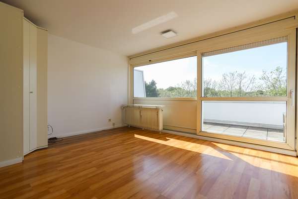Bezugsfreie 1 Zimmer Wohnung mit traumhafter Dachterrasse — Bild 6 von 16