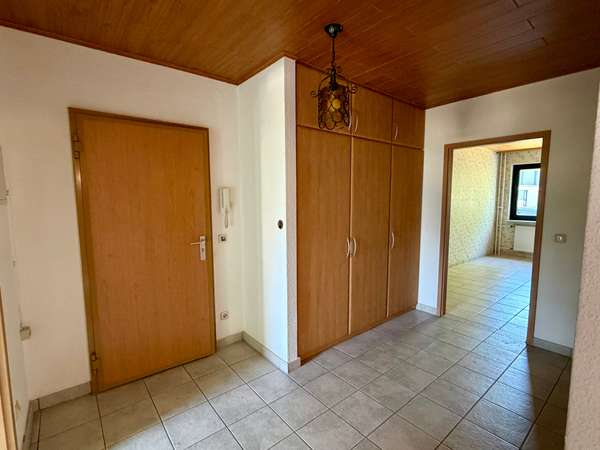 Sofort Bezugsfrei & voller Möglichkeiten - 3-ZImmer-Wohnung mit Balkon und Blick ins Grüne — Bild 4 von 20