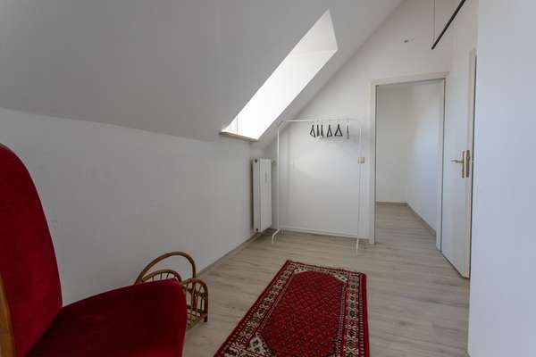 Charmantes Altbau-MFH mit 5 WE in Eltville! Dachgeschosswohnung bereits freigestellt! — Bild 23 von 34