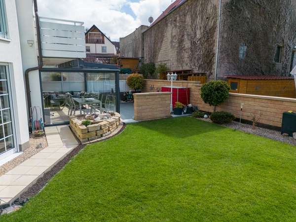 Einmalig!! Großzügiges Domizil mit Garten!! Warum bauen, wenn ich gleich einziehen kann? — Bild 4 von 25