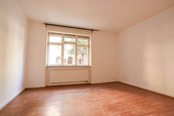Schöne 3-Raum-Hochparterre-Wohnung im Wiesbadener Altbau! — Bild 2 von 9