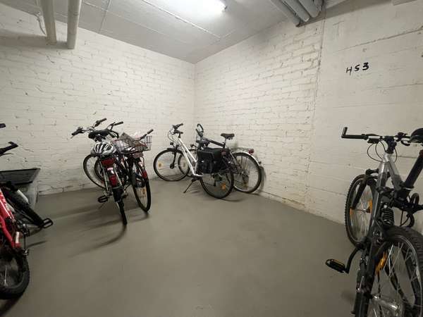 Bezugsfreie 1 Zimmer Wohnung mit traumhafter Dachterrasse — Bild 15 von 16