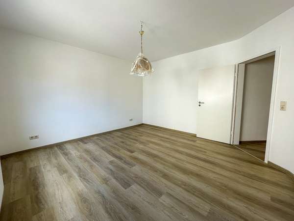 Helle 2-Zimmerwohnung mit Balkon! — Bild 9 von 10