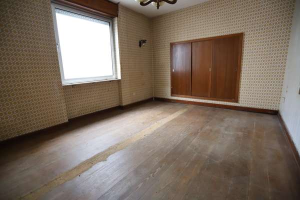 Sanierungsbedürftiges 1-3 Familienhaus mit Scheune & großem Innenhof — Bild 40 von 55