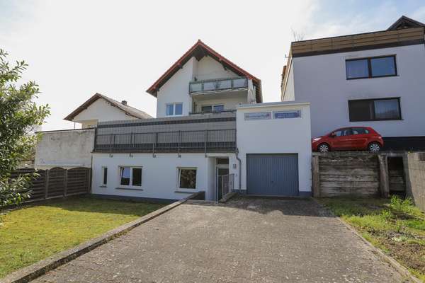 Gepflegtes Mehrfamilienhaus mit 3 Wohnungen im tollen Essenheim! — Bild 5 von 23