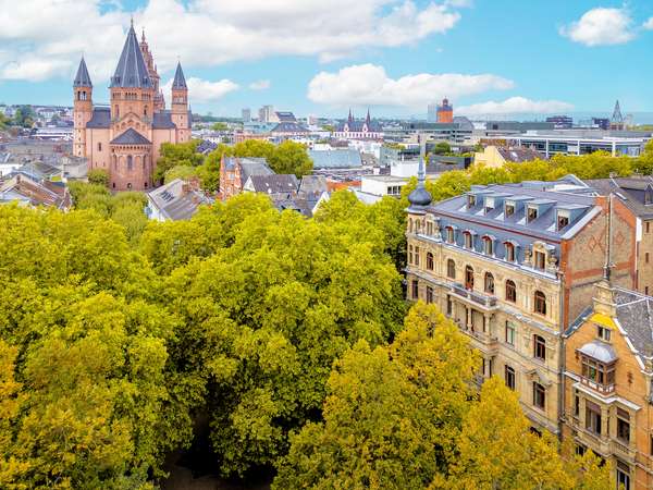 Stilvolle Altbauetage in denkmalgeschütztem Prachtbau – Exklusives Wohnen in bester Mainzer Lage — Bild 9 von 33