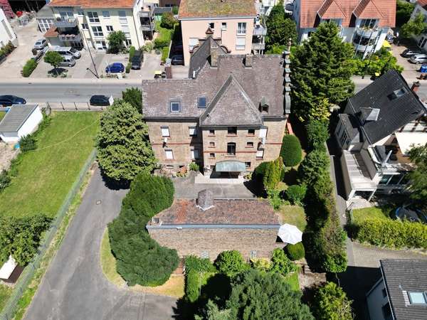 Charmantes Altbau-MFH mit 5 WE in Eltville! Dachgeschosswohnung bereits freigestellt! — Bild 2 von 34