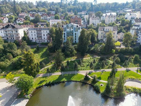 Sonnige 3-Zimmerwohnung mit 2 Balkonen direkt am Kurpark in Bad Schwalbach! — Bild 3 von 21