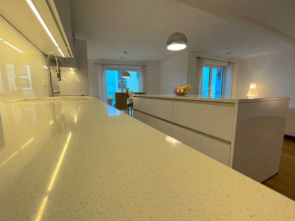 Exklusive 4-Zimmerwohnung mit PKW-Stellplatz in Bauschheim!! — Bild 2 von 23
