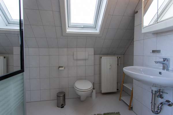 Charmantes Altbau-MFH mit 5 WE in Eltville! Dachgeschosswohnung bereits freigestellt! — Bild 32 von 34