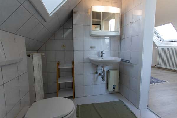 Charmantes Altbau-MFH mit 5 WE in Eltville! Dachgeschosswohnung bereits freigestellt! — Bild 34 von 34