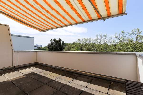 Bezugsfreie 1 Zimmer Wohnung mit traumhafter Dachterrasse — Bild 4 von 16