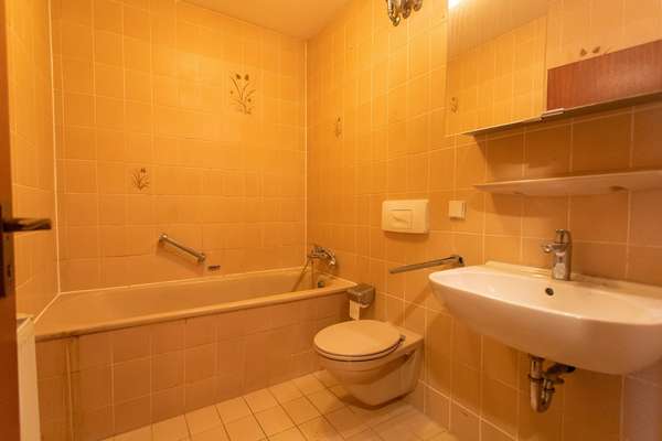 Solides Reihenmittelhaus mit großem Potenzial in Bischofsheim! — Bild 10 von 15