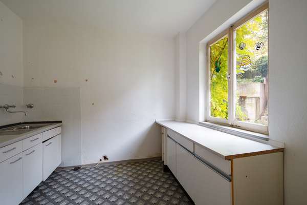 Verwunschenes Klinkerhaus mit großem Garten – sanierungsbedürftiges Liebhaberobjekt — Bild 4 von 8