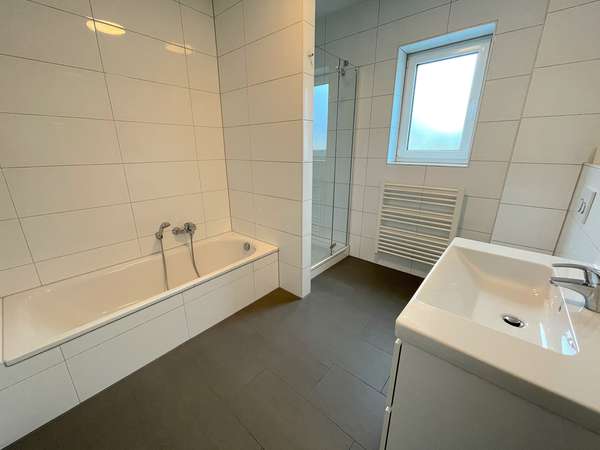 Exklusive 4-Zimmerwohnung mit PKW-Stellplatz in Bauschheim!! — Bild 12 von 23