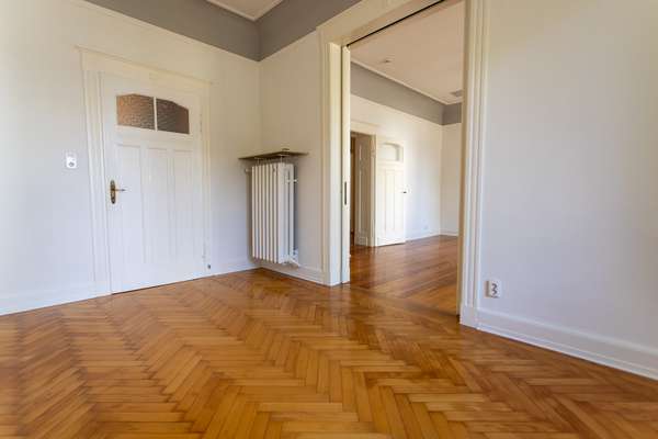 Geräumige 3-Zimmer Altbauwohnung mit Balkon – Ihr neues Zuhause! — Bild 5 von 13