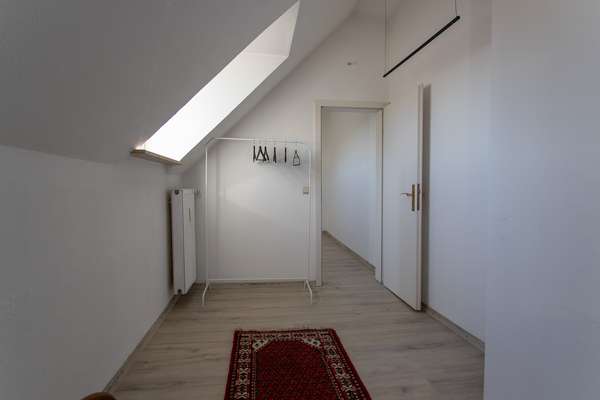 Charmantes Altbau-MFH mit 5 WE in Eltville! Dachgeschosswohnung bereits freigestellt! — Bild 22 von 34