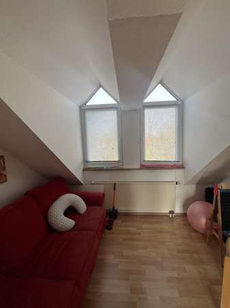 Wohnen mit Wohlfühlfaktor: Reihenhaus mit Garten und Sonnenbalkon — Bild 5 von 6