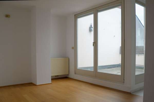 Einzigartige 3 ZKB Dachgeschosswohnung mit toller Aussicht — Bild 4 von 14
