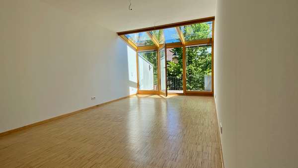 Moderne Split Level-Wohnung mit Terrasse — Bild 3 von 10