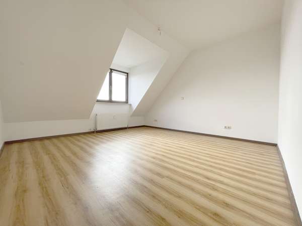 Dachgeschosswohnung mit Kamin – ruhig gelegen im Herzen des Rhein-Main-Gebiets — Bild 4 von 17