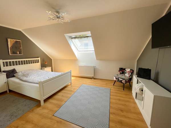 Familien aufgepasst! Großzügiges Einfamilienhaus mit toller Terrasse und Lagerfläche im Keller. — Bild 17 von 25