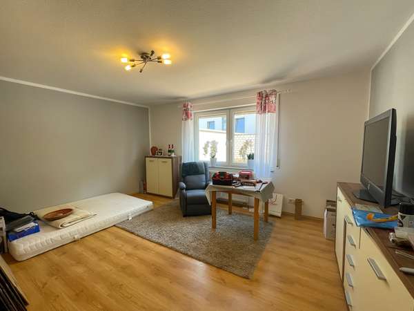 Familien aufgepasst! Großzügiges Einfamilienhaus mit toller Terrasse und Lagerfläche im Keller. — Bild 11 von 25