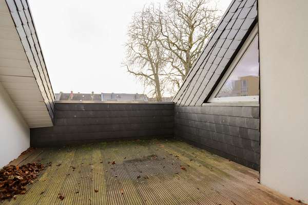 Wunderschöne, loftartige Dachgeschosswohnung in kernsaniertem Altbau! — Bild 5 von 15